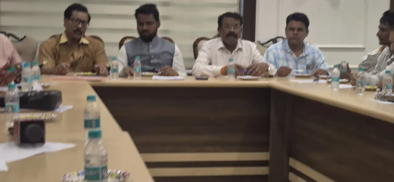 शिवसेना (उद्धव बाळासाहेब ठाकरे) पक्षाचा गडचिरोलीत खळबळजनक आरोप: रेती माफिया आणि प्रशासनाच्या संगनमताने कोट्यवधींचा महसूल बुडवल्याचा दावा